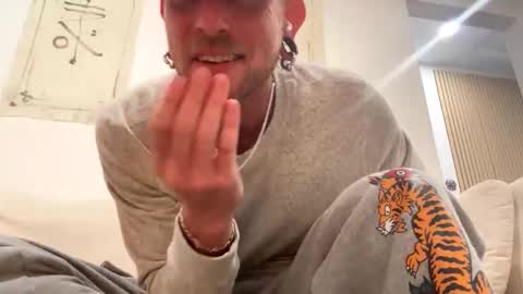 VEGAS online show from December 2, 2025, 10:31 am