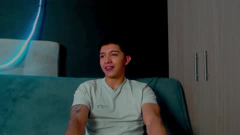 Snapshot of thesaint_xxx chatting on September 25, 2025, 4:49 am thesaint_xxx online show from September 25, 2025, 4:49 am