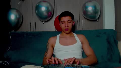 Snapshot of thesaint_xxx chatting on October 4, 2025, 7:17 am thesaint_xxx online show from October 4, 2025, 7:17 am