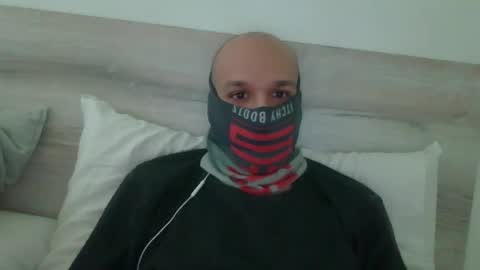 Snapshot of thetubedscarfguy chatting on December 18, 2024, 3:11 pm Scarf guy online show from December 18, 2024, 3:11 pm