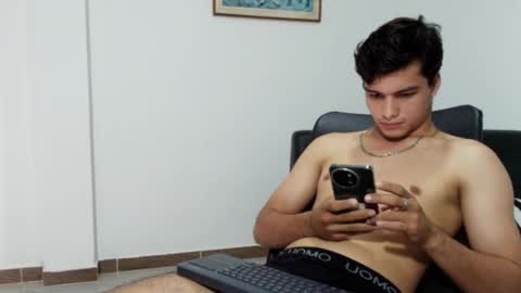 Snapshot of thiago__diaz chatting on February 14, 2025, 3:05 pm Thiago Diaz online show from February 14, 2025, 3:05 pm