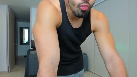 thiago_driussi online show from March 5, 2025, 12:38 am