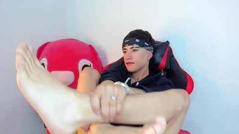 Snapshot of thiago_dv chatting on November 22, 2025, 1:10 pm Thiago online show from November 22, 2025, 1:10 pm