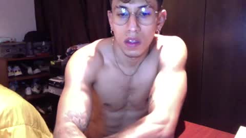 thiago_happy online show from February 24, 2025, 3:23 am