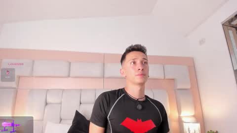 SanThiago online show from March 20, 2026, 7:52 pm