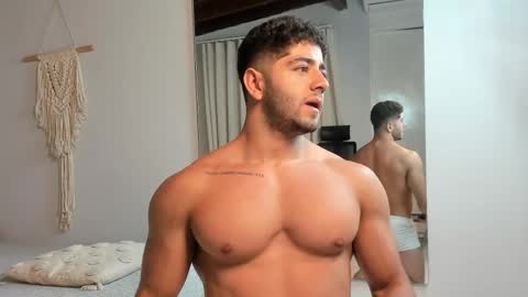 Snapshot of thiago_moretti chatting on May 4, 2026, 8:27 pm THIAGO online show from May 4, 2026, 8:27 pm