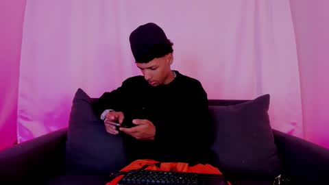 ThiagoFerreti online show from November 13, 2025, 7:57 pm