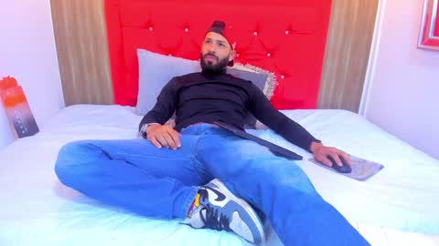 Thia Gomez online show from January 24, 2025, 12:31 pm