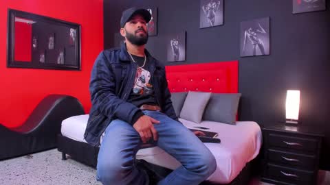 Thia Gomez online show from November 10, 2025, 12:26 pm