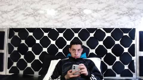 Thiago   online show from March 7, 2025, 7:38 pm