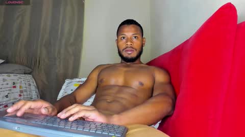 Snapshot of thiagosantos_ chatting on November 1, 2025, 12:01 am Thiago Instagram online show from November 1, 2025, 12:01 am