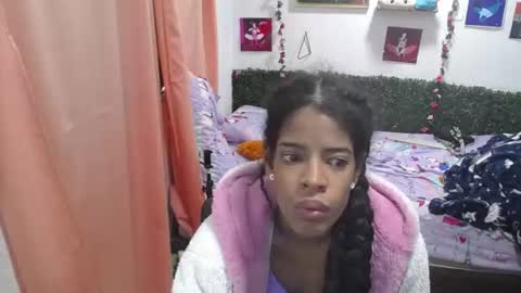 thiana_horny online show from June 9, 2026, 1:01 pm