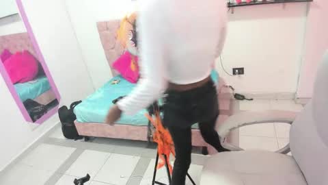 thianahorny online show from November 1, 2025, 12:40 pm