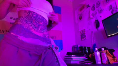 Snapshot of thighsnacks chatting on January 13, 2025, 8:58 pm snacks online show from January 13, 2025, 8:58 pm