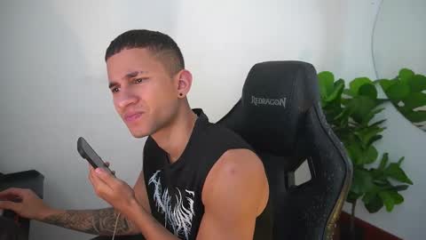 Snapshot of thin_tommy11 chatting on December 22, 2025, 7:22 pm thin_tommy11 online show from December 22, 2025, 7:22 pm