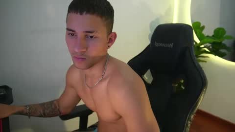 Snapshot of thin_tommy11 chatting on January 8, 2026, 10:01 pm thin_tommy11 online show from January 8, 2026, 10:01 pm