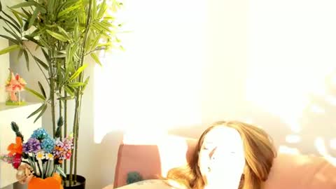 Snapshot of thisisamelia chatting on June 12, 2026, 5:01 pm Amelia shows on mondays fridays and sundays if anything changes im giving updates on my fansly online show from June 12, 2026, 5:01 pm