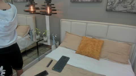 Thom online show from April 9, 2026, 11:37 am