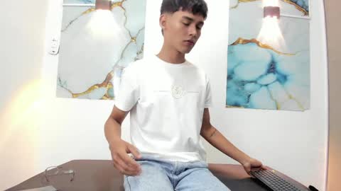 Snapshot of thomas_cooper1 chatting on March 31, 2026, 12:05 pm THOMAS online show from March 31, 2026, 12:05 pm