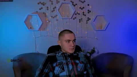 thomas_crow online show from November 14, 2025, 9:52 am