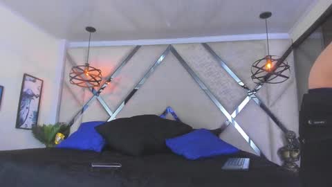 Snapshot of thomas_may4rs chatting on February 19, 2025, 4:12 am ---Thomas--- online show from February 19, 2025, 4:12 am