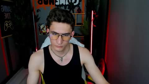 Snapshot of thomas_michaelson chatting on October 10, 2025, 4:06 pm Thomas online show from October 10, 2025, 4:06 pm