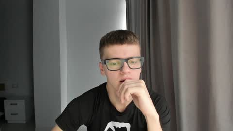 Snapshot of thomas_shelbivip chatting on December 2, 2024, 10:39 am Tomas online show from December 2, 2024, 10:39 am