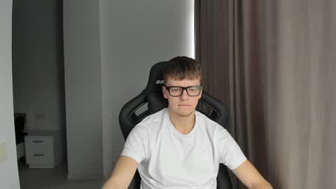 Snapshot of thomas_shelbivip chatting on January 28, 2025, 11:17 am Tomas online show from January 28, 2025, 11:17 am