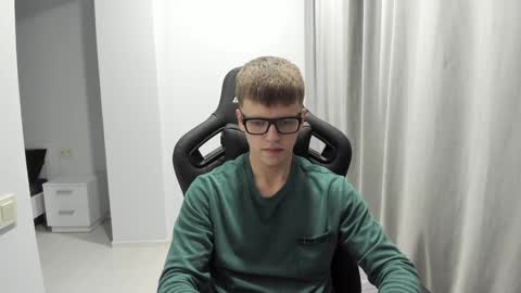 Snapshot of thomas_shelbivip chatting on February 1, 2025, 5:05 pm Tomas online show from February 1, 2025, 5:05 pm