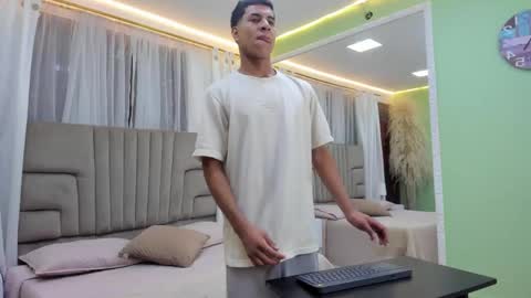Thomas Valkov online show from May 27, 2026, 11:29 am