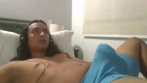 Snapshot of thomasbbc25 chatting on December 4, 2024, 11:46 pm Thomas online show from December 4, 2024, 11:46 pm