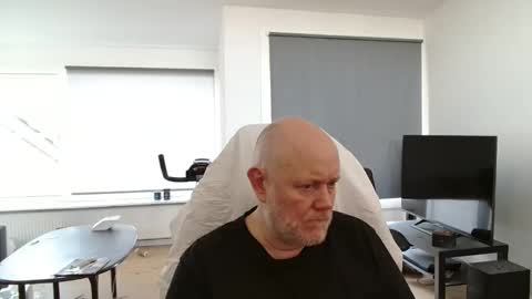 thomash32 online show from September 11, 2025, 10:15 am