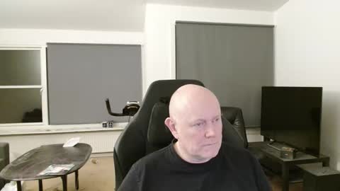 thomash32 online show from September 13, 2025, 7:13 pm