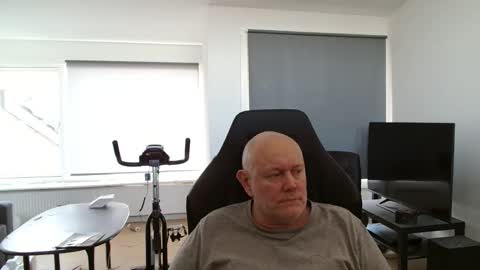 thomash32 online show from September 16, 2025, 11:44 am