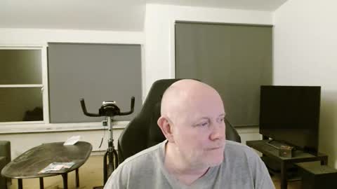 thomash32 online show from September 20, 2025, 7:37 pm