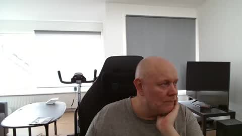 thomash32 online show from September 21, 2025, 11:56 am