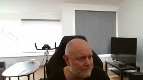 thomash32 online show from October 1, 2025, 10:54 am