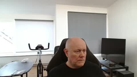 thomash32 online show from October 3, 2025, 8:55 am