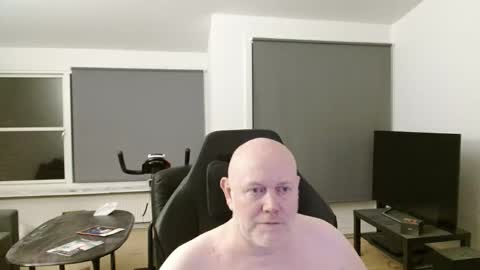 thomash32 online show from October 11, 2025, 11:14 pm