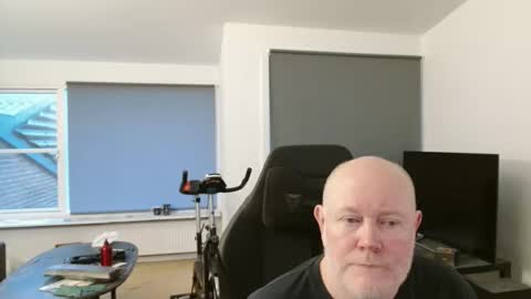 thomash32 online show from November 9, 2025, 6:44 am