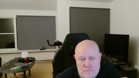 thomash32 online show from November 12, 2025, 5:02 pm