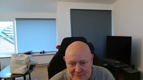 thomash32 online show from December 4, 2025, 1:09 pm