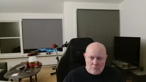 thomash32 online show from December 13, 2025, 10:48 pm