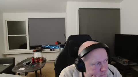 thomash32 online show from December 20, 2025, 9:22 pm