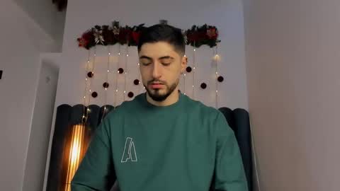 sweetfit boy online show from December 17, 2025, 7:09 pm