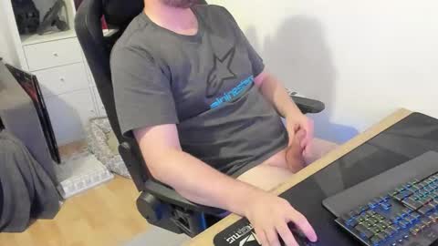 thommy2008 online show from October 17, 2025, 11:29 pm