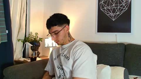 thomylov online show from March 21, 2026, 1:43 am