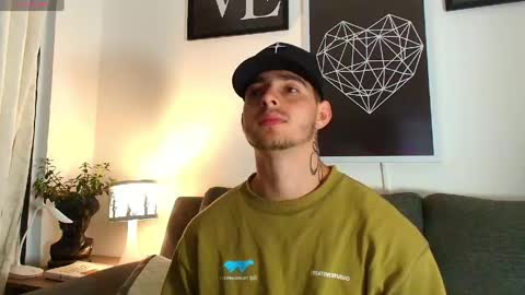 thomylov online show from March 28, 2026, 9:42 am