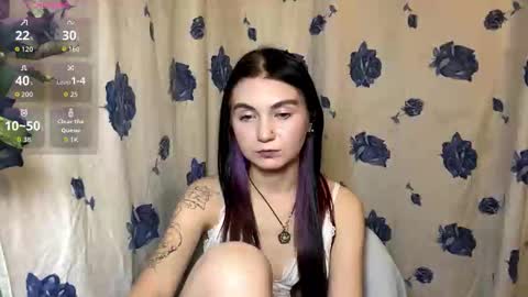 Lola  3 a gift for every fan club member online show from February 18, 2026, 8:16 pm