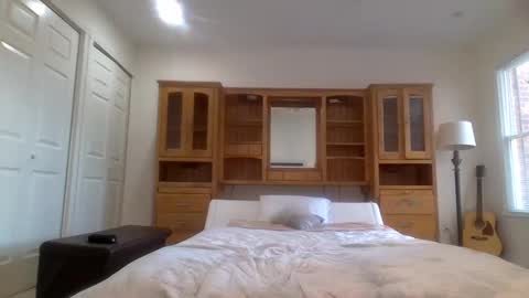 slutshow online show from September 25, 2025, 5:38 pm